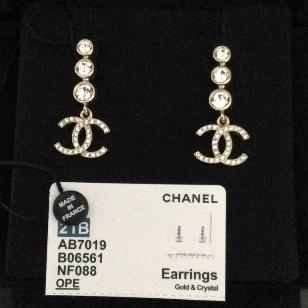 Chanel  NWT 21B Gold Earrings